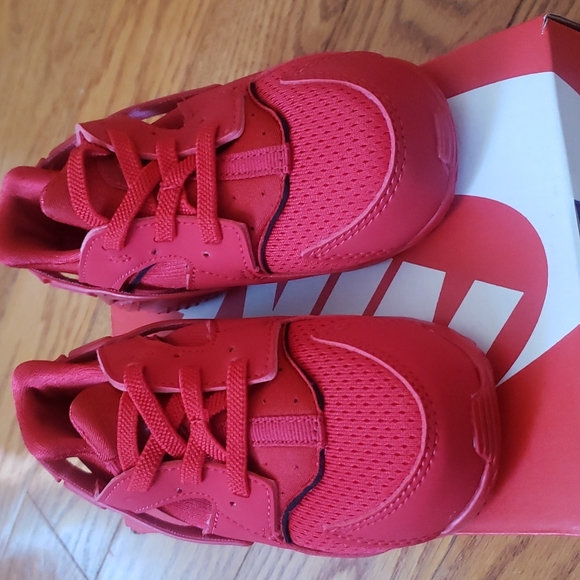 Toddler Unisex Nike Hurache Run Red Sneakers Brand New Size 8C - Picture 2 of 4